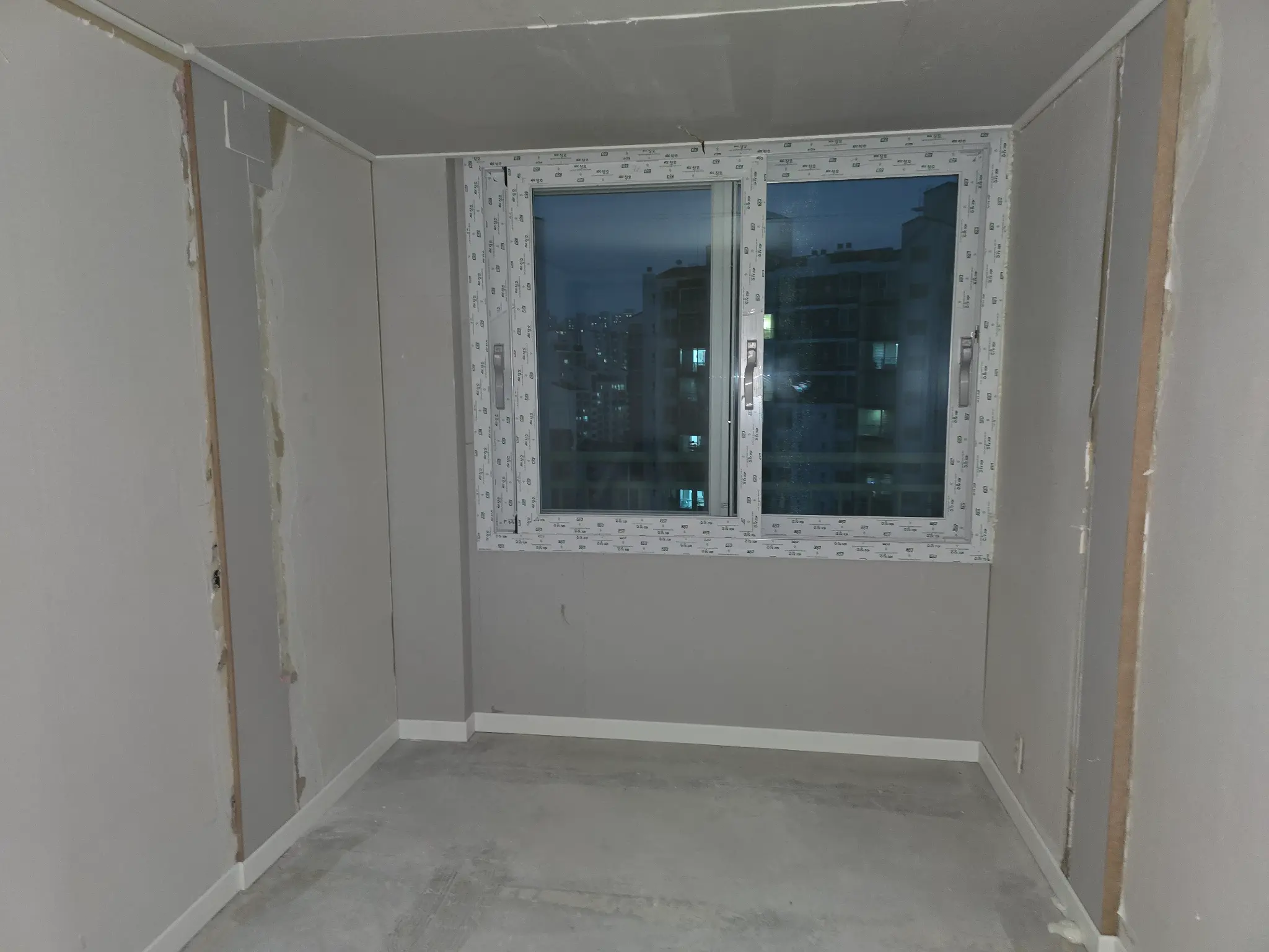 성북구 목공 (가벽,확장,걸레받이,등박스)